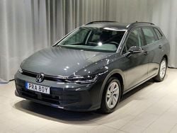 Mörkgrå (grå) Begagnad 2025 VW Golf VIII Life Kombi | 329 900 kr (Marknadspris)