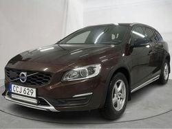 Brun Begagnad 2017 Volvo V60 CC Summum Kombi | 181 000 kr (Superpris)