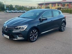 Grå Begagnad 2022 Renault Clio V Intens Halvkombi | 148 000 kr (Marknadspris)