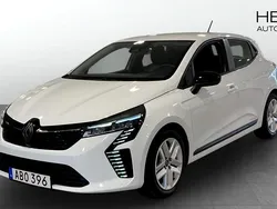 Vit (white) Begagnad 2023 Renault Clio V Evolution Halvkombi | 179 900 kr (Marknadspris)