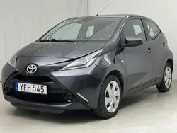 Mörkgrå Begagnad 2016 Toyota Aygo X-play Halvkombi | 79 900 kr (Superpris)