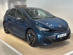 Blå (aurora blue metallic) Begagnad 2022 Cupra Born Halvkombi | 289 900 kr (Lite dyr)