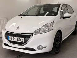Vit Begagnad 2012 Peugeot 208 Halvkombi | 47 400 kr (Marknadspris)