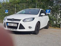 Vit Begagnad 2013 Ford Focus Titanium Halvkombi | 70 000 kr (Lite dyr)