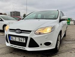 Vit Begagnad 2013 Ford Focus Trend Kombi | 73 900 kr (Marknadspris)