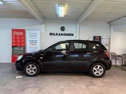 Svart Begagnad 2007 Kia Rio 4 Halvkombi | 49 900 kr (Marknadspris)