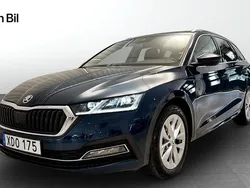 Blå (lava blue metallic) Begagnad 2022 Skoda Octavia Style Kombi | 259 900 kr (Marknadspris)