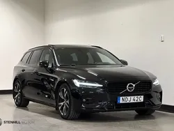 Svart Begagnad 2021 Volvo V60 R-Design Kombi | 349 900 kr (Lite dyr)
