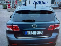 Mörkblå Begagnad 2011 Toyota Avensis Kombi | 80 000 kr (Marknadspris)