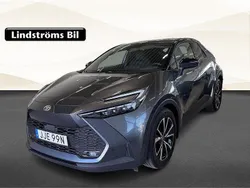 Mörkgrå (grå) Begagnad 2023 Toyota C-HR Style SUV | 359 900 kr (Marknadspris)