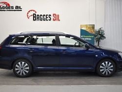 Mörkblå Begagnad 2003 Toyota Avensis Kombi | 29 900 kr (Marknadspris)