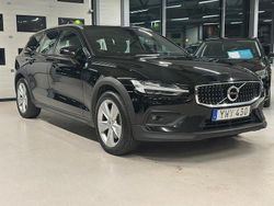 Svart Begagnad 2018 Volvo V60 CC Momentum Kombi | 279 900 kr (Dyr)