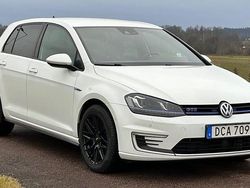 Vit Begagnad 2015 VW Golf VII GTE Halvkombi | 149 900 kr (Marknadspris)