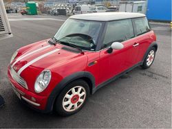 Röd Begagnad 2002 Mini Cooper Pepper Halvkombi | 23 000 kr (Marknadspris)