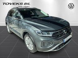 Grå (indium grey metallic) Ny 2025 VW T-Roc SUV | 354 100 kr (Marknadspris)