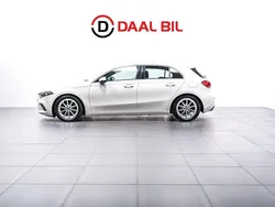 Vit Begagnad 2018 Mercedes A180 Progressive Halvkombi | 199 700 kr (Marknadspris)