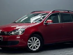 Mörkröd (röd) Begagnad 2010 VW Golf VI Kombi | 49 900 kr (Marknadspris)