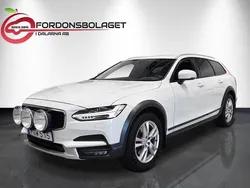 Vit Begagnad 2017 Volvo V90 CC Momentum Kombi | 229 000 kr (Marknadspris)