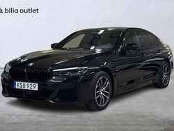 Svart Begagnad 2021 BMW 530e M Sport Sedan | 389 900 kr (Marknadspris)