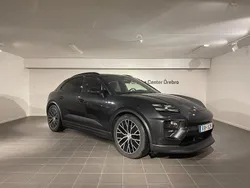 Grå Begagnad 2024 Porsche Macan Edition SUV | 995 000 kr (Bra pris)