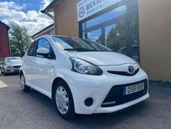 Vit Begagnad 2014 Toyota Aygo Halvkombi | 39 900 kr (Marknadspris)