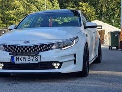 Vit Begagnad 2016 Kia Optima Launch Edition Sedan | 180 000 kr (Marknadspris)