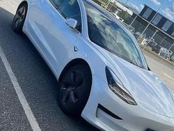 Vit Begagnad 2020 Tesla Model 3 Standard Range Plus Sedan | 229 000 kr (Bra pris)
