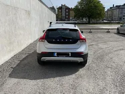 Silver Begagnad 2018 Volvo V40 CC Kinetic Kombi | 165 000 kr (Marknadspris)