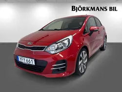 Röd Begagnad 2016 Kia Rio Halvkombi | 99 900 kr (Marknadspris)