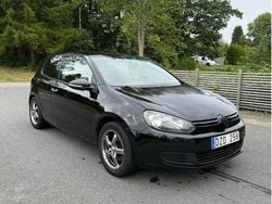 Svart Begagnad 2010 VW Golf VI Trendline Halvkombi | 35 000 kr (Marknadspris)