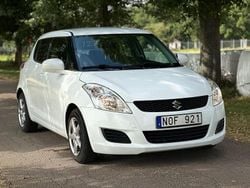 Vit Begagnad 2012 Suzuki Swift Halvkombi | 44 990 kr (Marknadspris)