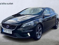 Svart Begagnad 2016 Volvo V40 R-Design Halvkombi | 119 900 kr (Marknadspris)