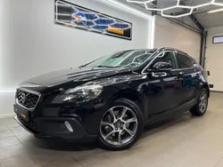 Svart Begagnad 2015 Volvo V40 CC Momentum Kombi | 139 900 kr (Marknadspris)