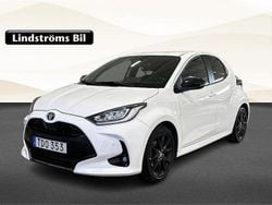 Vit Begagnad 2022 Toyota Yaris Hybrid Style Halvkombi | 224 900 kr (Marknadspris)
