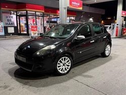 Svart Begagnad 2011 Renault Clio R.S. Halvkombi | 35 000 kr (Marknadspris)
