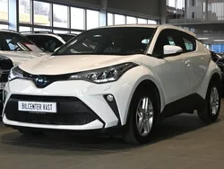 Vit Begagnad 2022 Toyota C-HR Active SUV | 204 000 kr (Marknadspris)