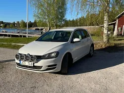 Vit Begagnad 2013 VW Golf VII Halvkombi | 105 000 kr (Marknadspris)
