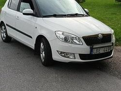 Vit Begagnad 2011 Skoda Fabia Halvkombi | 29 000 kr (Bra pris)