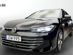 Svart Begagnad 2024 VW Passat Business Kombi | 369 900 kr (Marknadspris)