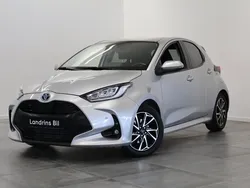 Silver Begagnad 2022 Toyota Yaris Hybrid Active Halvkombi | 219 700 kr (Marknadspris)