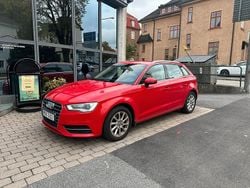 Röd Begagnad 2014 Audi A3 Sportback Attraction Halvkombi | 104 900 kr (Marknadspris)