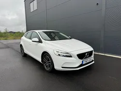 Vit Begagnad 2017 Volvo V40 Momentum Kombi | 169 900 kr (Marknadspris)