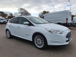 Vit Begagnad 2015 Ford Focus Electric Halvkombi | 139 000 kr
