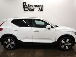 Vit Begagnad 2022 Volvo XC40 Momentum SUV | 268 000 kr (Marknadspris)