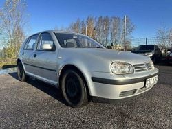 Ljusgrå Begagnad 1999 VW Golf IV Trendline Halvkombi | 17 000 kr (Superpris)