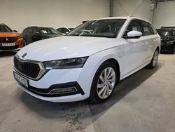 Vit Begagnad 2021 Skoda Octavia Style Kombi | 269 500 kr (Marknadspris)