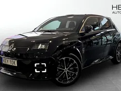 Svart (black) Begagnad 2025 Renault R5 Iconic Halvkombi | 384 900 kr (Marknadspris)