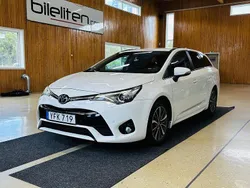 Vit Begagnad 2016 Toyota Avensis Active Kombi | 142 900 kr (Marknadspris)