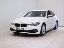 Vit (alpinvit) Begagnad 2017 BMW 320 Sport Line Sedan | 189 900 kr (Marknadspris)