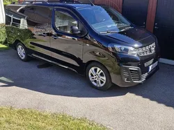 Svart Begagnad 2021 Opel Vivaro Van | 200 000 kr (Marknadspris)